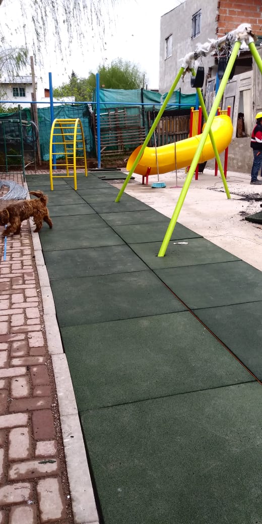 Plaza Villa La Caba, Baldozas de Caucho