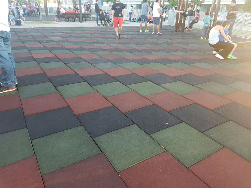 Pisos de Goma Antigolpes para Plazas y sectores de Juegos